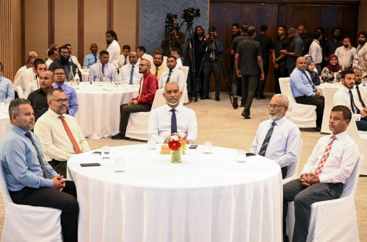 ބިޑުނުކޮށް މަސައްކަތް ހަވާލުކޮށްގެން މުއިއްޒު ނުވާ ކުށްވެރިއެެއް ފެނަކަ ސައީދު ނުވާނެ!