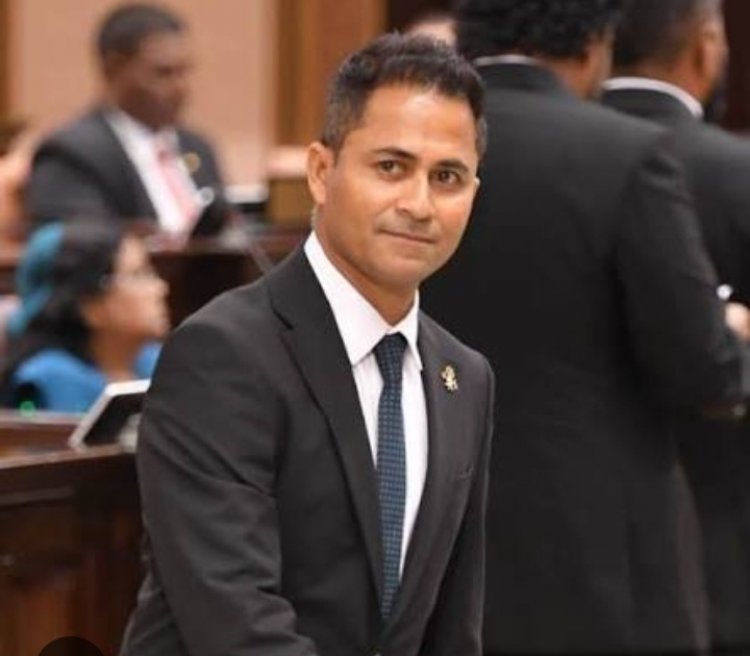 އިހުލާސްތެރިކޮށް ދައުލަތް ލޫޓުވާލަނީ: ހުސައިންދީ