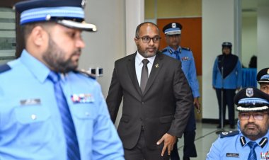 ފުލުހުންގެ ވެރިން ކޮށާކާޅަށް ދިނަސް ވަޒީރު އިހުސާނަށް ވަރިހަމަ!
