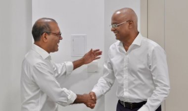 ގަޕޯ ތަފާތު ދައްކައިފި: ރައީސް ސޯލިހާއި ރައީސް ނަޝީދު ބައްދަލުކުރެއްވުން