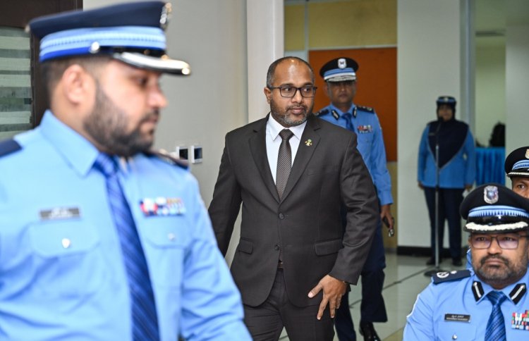 ފުލުހުންގެ ވެރިން ކޮށާކާޅަށް ދިނަސް ވަޒީރު އިހުސާނަށް ވަރިހަމަ!