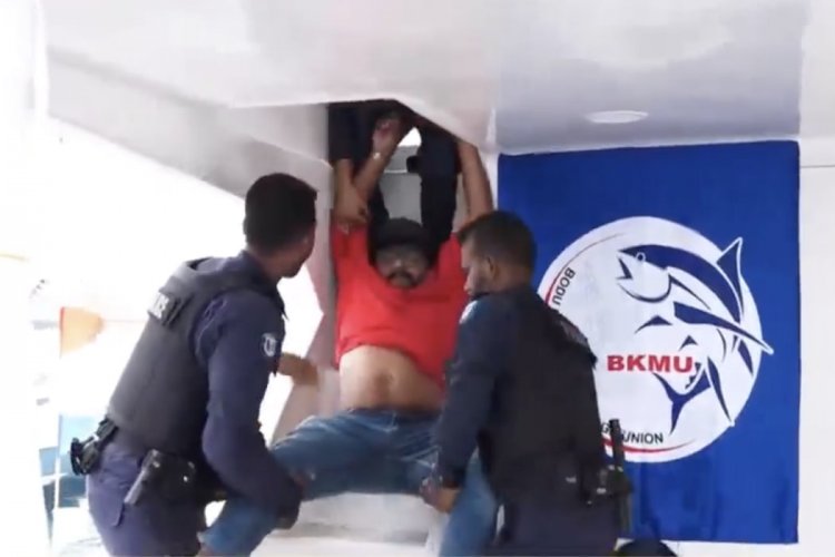 ފުލުހުންގެ ވާޖިބު އޮންނަނީ މުޒާހަރާ ރޫޅުމާއި ޓޯކުރަން