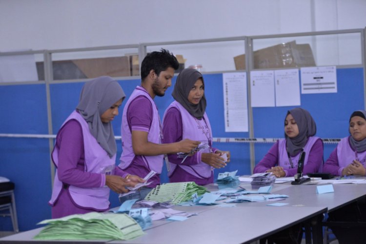 ހޮވާނީ ކަމެއްނުކޮށް މުސާރަނަގާނެ ބައެއްތޯ- ހައްގު ހޯދާދޭން އުޅޭނެ ބައެއްތޯ