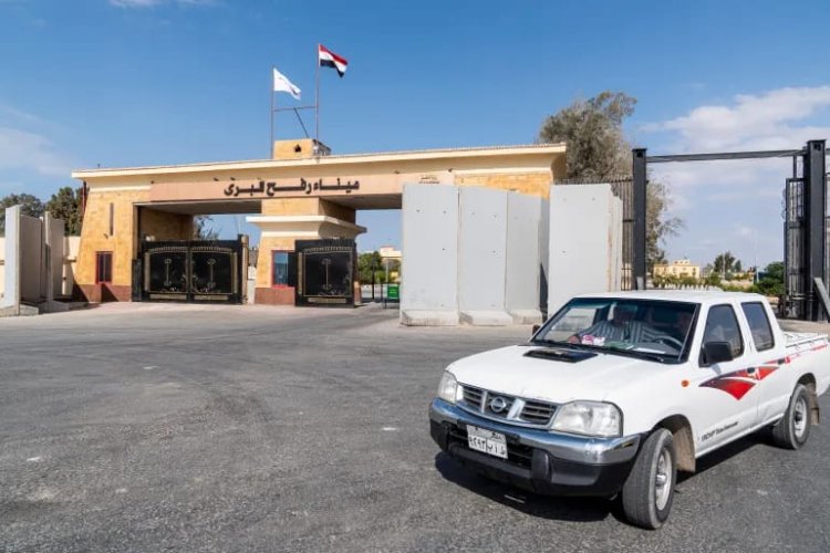 ހަރުކަށި ޝަރުތުތަކަކާއެކު ރަފަހް ބޯޑަރު ހުޅުވަނީ