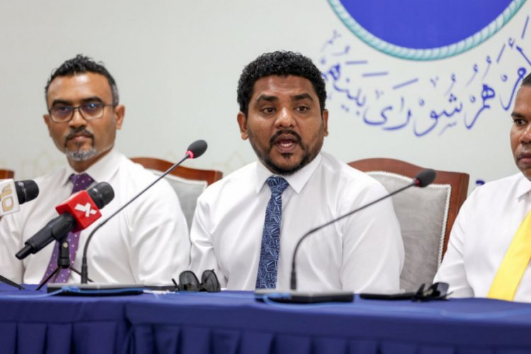 ގާނޫނުތައް ފުނޑާލައިގެން މުއިއްޒު އުޅެނީ ވެރިކަން ދަންމާލަން: މަޓޭ ޒާކިރު