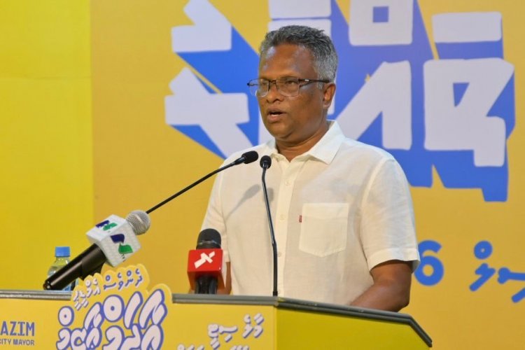 ރައްޔިތުން ތިބެންޖެހޭނީ ކުންފުންޏެއްގެ ދަަށުގައެއް ނޫން: އާޒިމް