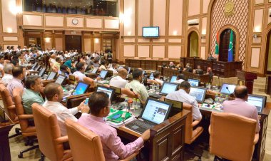 ރެފަރެންޑަމް ވޯޓާނުނަގާ ހިނގަމުންދާ މަޖިލީހުގެ އުމުރު ކުރުވެއްޖެ