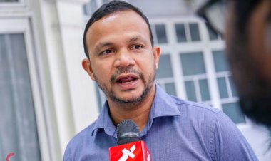 ރަޢީސް މަޝްވަރާގެ މޭޒަށް ވަޑައިގަންނަވާ: އަލީ ހުސައިން