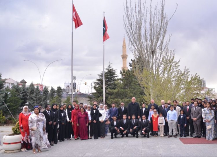 މުއިއްޒު ވަރަށް ގޯސްކޮށްކުރާ ހުއްޓާލަންޖެހޭ ކަމެއް!