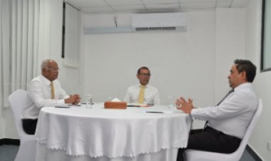 ރޫލް އޮފް ލޯގެ ވާހަކަ ދައްކަމުން މުއިއްޒު ތައްޔާރުވަނީ 3 ރައީސުން ހައްޔަރުކުރަން