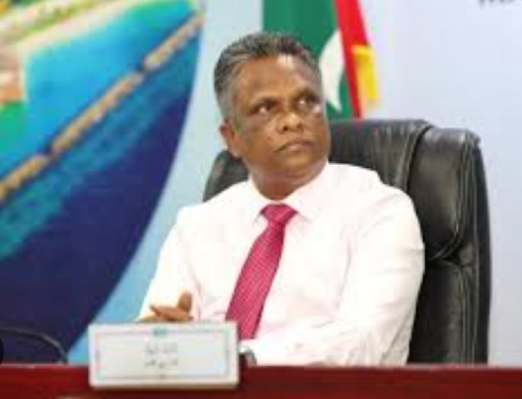 މަސައްކަތްތެރިންގެ އަގު ވަޒަންކުރުމަށް މޭޔަރ އާޒިމް ގޮވާލައްވައިފި