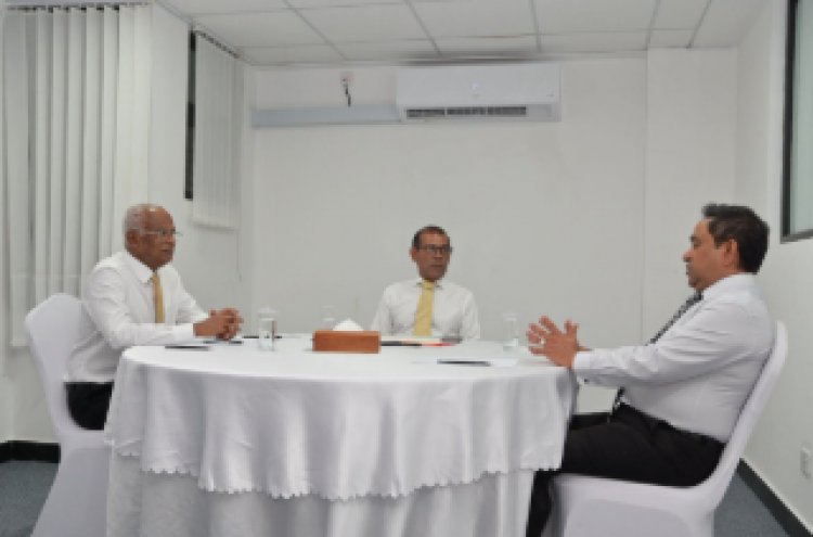ރޫލް އޮފް ލޯގެ ވާހަކަ ދައްކަމުން މުއިއްޒު ތައްޔާރުވަނީ 3 ރައީސުން ހައްޔަރުކުރަން