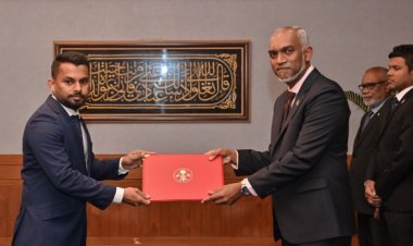 މަގާމަށް ލޮނުވެލިނުހިކި ރައްޔިތުންގެ ނިންމުމަށް ގޮންޖެހި އީސީ ރައީސް