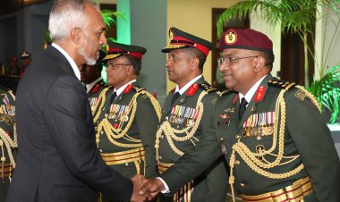 މިނިވަންކަމާއި އަސްކަރީބާރު | މުސްކުޅިއެއްގެ ނަޒަރުން