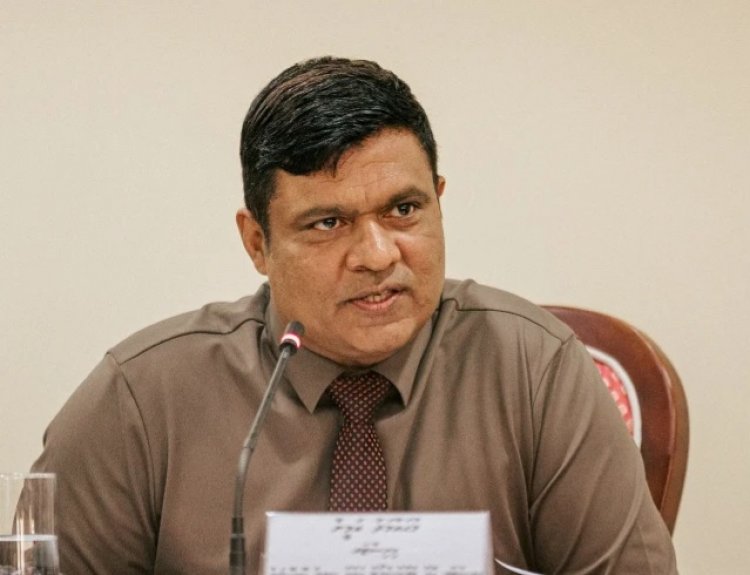 ވަޒީރު އަމީނު ވާން އުޅެނީ ދެވަނަ އަދީބަށް !؟