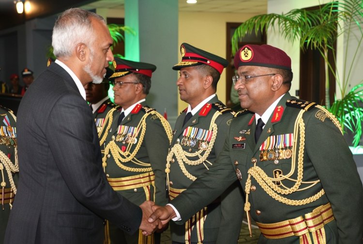 މިނިވަންކަމާއި އަސްކަރީބާރު | މުސްކުޅިއެއްގެ ނަޒަރުން
