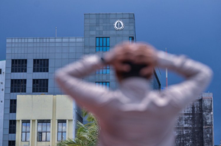މުއިއްޒު ބިލިޔަނެއްހާ ޑޮލަރު ލޯނަށްދެއްކީ ދެބިލިޔަން ޑޮލަރުން ގައުމު ދަރުވާލާފައި