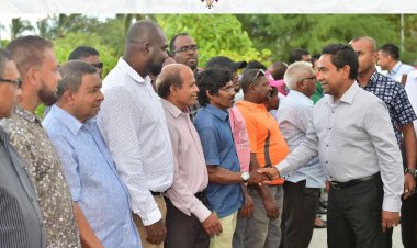 މުއިއްޒު ބޭނުމިއްޔާ ކިއްޕާ ތޮފި އަޅާ | ދިވެހިން އަޅުވަން ނޫޅޭ