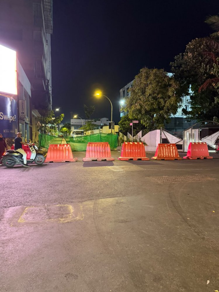 ފޮށި ތަންމަތި ބަނދެގެން އަވަހަށް ފިލޭތޯ ބަލާ